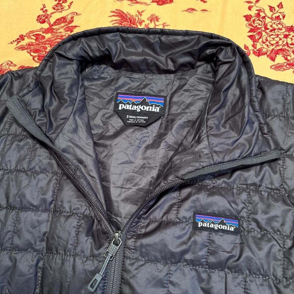 Patagonia Men's Navy and Blue Jacket - Picture 2 of 3
